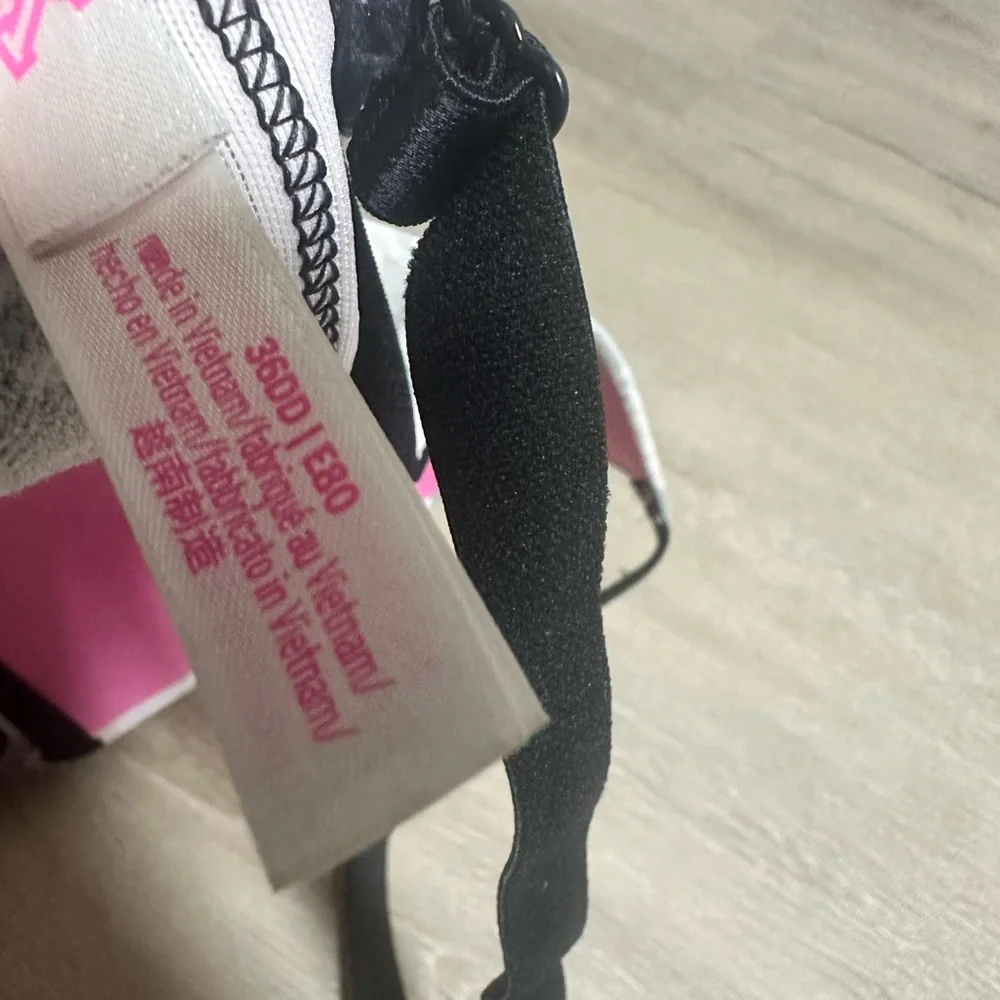 VS Victoria’s Secret 36DD Spell out Black and White Bra Push Up